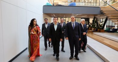 لقی هەولێری هاوردە و ناردنکارانی هەرێمی کوردستان سەردانی پێشانگای (یادەوەرییەکانی تیشک و تەم) یان کرد لە (Youthhub ) ناوەندی گەنجان لە هەولێری پایتەخت